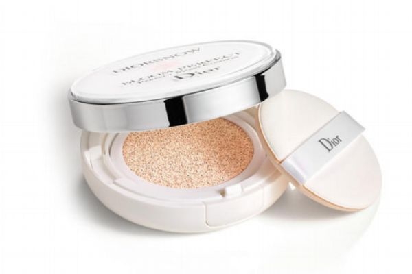 氣墊粉餅使用步驟 出門是帶氣墊還是粉餅 氣墊粉餅使用步驟 出門是帶氣墊還是粉餅