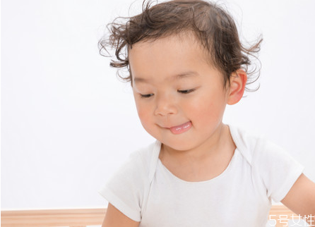 寶寶長(zhǎng)牙發(fā)燒怎么處理 寶寶長(zhǎng)牙發(fā)燒會(huì)反反復(fù)復(fù)嗎