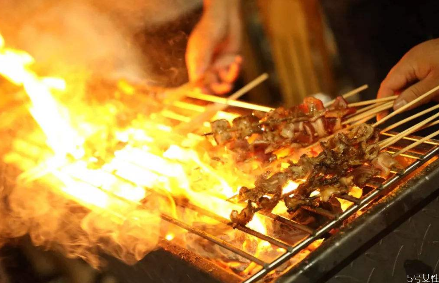 吃燒烤后吃什么不會(huì)長(zhǎng)胖 吃燒烤后喝酸奶會(huì)長(zhǎng)胖嗎 吃燒烤后吃什么不會(huì)長(zhǎng)胖 吃燒烤后喝酸奶會(huì)長(zhǎng)胖嗎