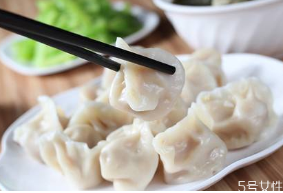 剛包的餃子怎么放冰箱 餃子放冰箱粘在一起怎么辦 剛包的餃子怎么放冰箱 餃子放冰箱粘在一起怎么辦