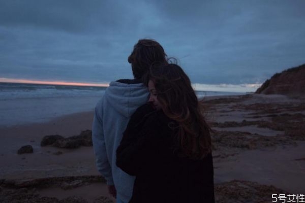 情侶在一起多久適合同居 ?情侶們一起睡覺的五個階段 情侶在一起多久適合同居 ?情侶們一起睡覺的五個階段