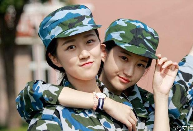 軍訓(xùn)期間可以天天敷面膜嗎 軍訓(xùn)期間敷什么面膜好 軍訓(xùn)期間可以天天敷面膜嗎 軍訓(xùn)期間敷什么面膜好