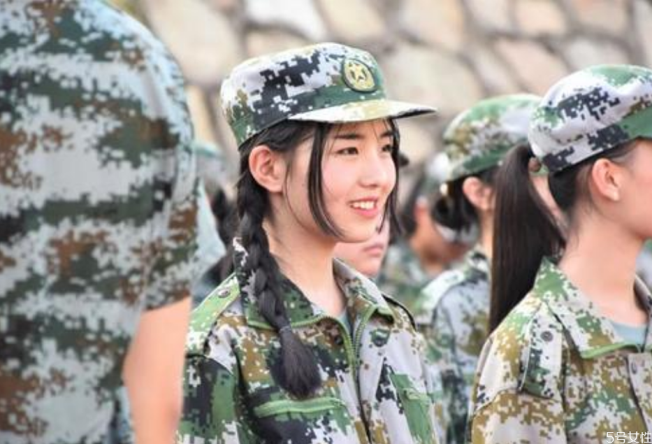 軍訓(xùn)期間可以天天敷面膜嗎 軍訓(xùn)期間敷什么面膜好 軍訓(xùn)期間可以天天敷面膜嗎 軍訓(xùn)期間敷什么面膜好