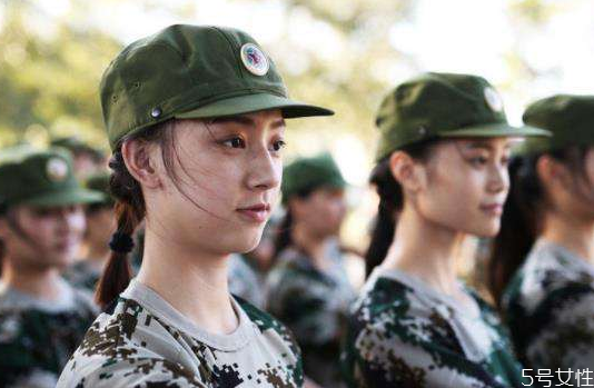 軍訓(xùn)期間可以天天敷面膜嗎 軍訓(xùn)期間敷什么面膜好 軍訓(xùn)期間可以天天敷面膜嗎 軍訓(xùn)期間敷什么面膜好