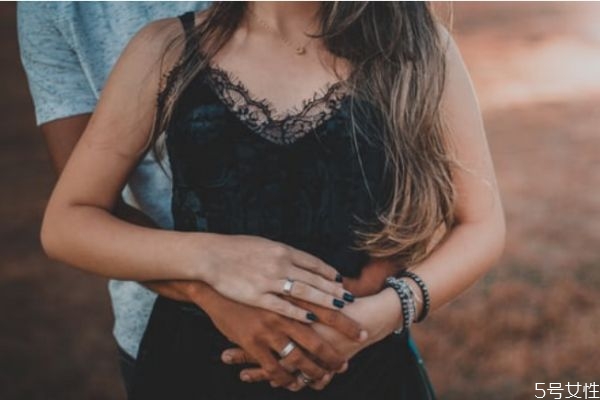 老公不愿碰你說明什么 當男人不碰你說明什么