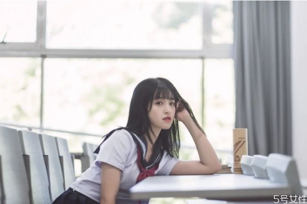 女生喜歡你的跡象 女生喜歡你的細(xì)微表現(xiàn) 女生喜歡你的跡象 女生喜歡你的細(xì)微表現(xiàn)