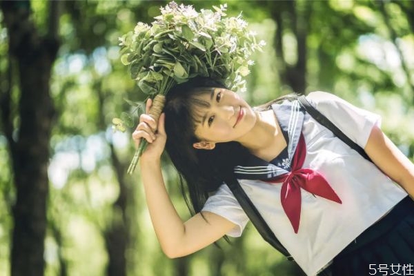 女生喜歡你的跡象 女生喜歡你的細(xì)微表現(xiàn) 女生喜歡你的跡象 女生喜歡你的細(xì)微表現(xiàn)