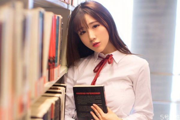 怎么試探她喜不喜歡你 女生愛上你的表現(xiàn) 怎么試探她喜不喜歡你 女生愛上你的表現(xiàn)