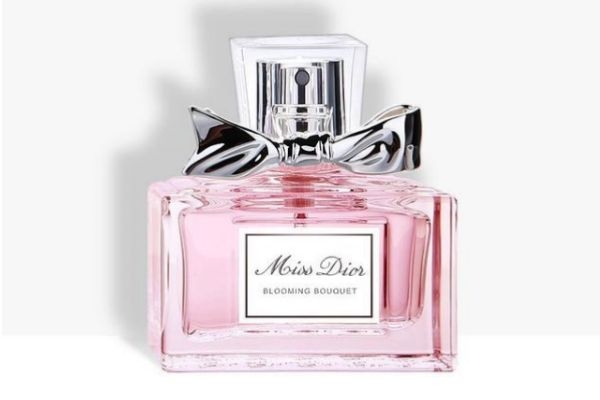 流沙香水和普通的有什么區(qū)別 香薰和香水的區(qū)別 流沙香水和普通的有什么區(qū)別 香薰和香水的區(qū)別