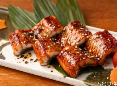 帶魚段怎么處理內(nèi)臟 帶魚一炸就碎是怎么回事 帶魚段怎么處理內(nèi)臟 帶魚一炸就碎是怎么回事