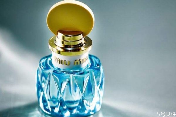 高檔香水和普通香水有什么區(qū)別 好的香水和差的區(qū)別 高檔香水和普通香水有什么區(qū)別 好的香水和差的區(qū)別