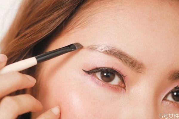 眉筆剩下的太短怎么辦 眉筆可以用來修容嗎 眉筆剩下的太短怎么辦 眉筆可以用來修容嗎