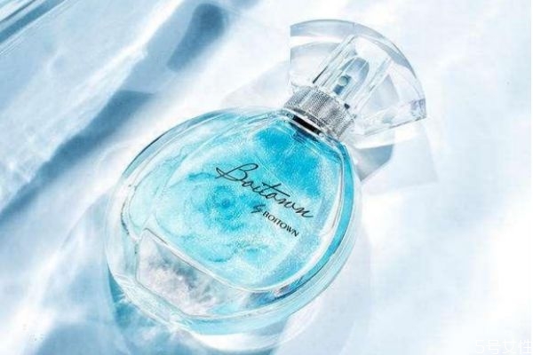 流沙香水和普通的有什么區(qū)別 香薰和香水的區(qū)別 流沙香水和普通的有什么區(qū)別 香薰和香水的區(qū)別