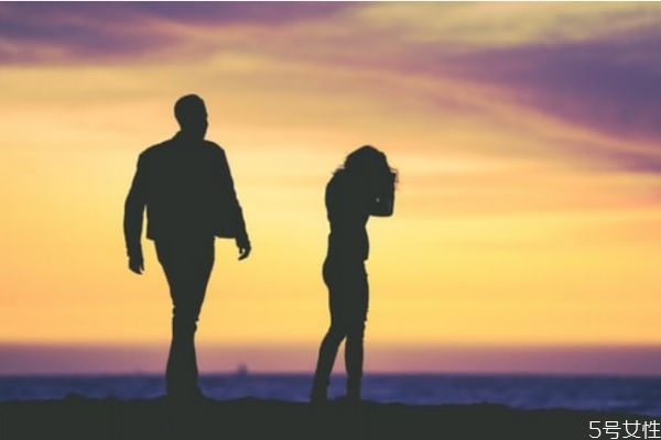 報復(fù)出軌男人最毒方法 發(fā)現(xiàn)男人有外遇聰明做法