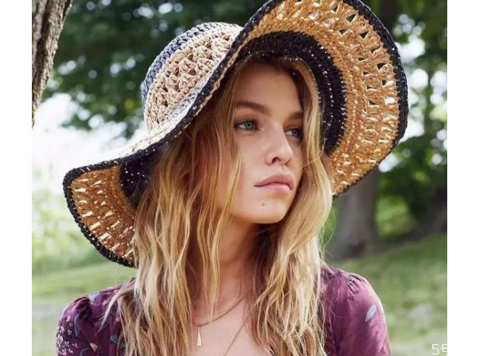 不同發(fā)型適合什么帽子 如何防止戴帽子把發(fā)型壓扁 不同發(fā)型適合什么帽子 如何防止戴帽子把發(fā)型壓扁