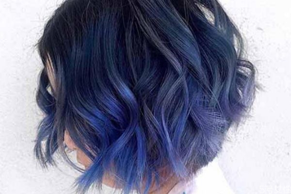 藍(lán)色頭發(fā)直接上棕色能上去嗎 藍(lán)頭發(fā)染得上棕色嗎 藍(lán)色頭發(fā)直接上棕色能上去嗎 藍(lán)頭發(fā)染得上棕色嗎