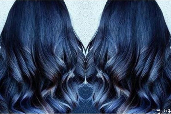 藍(lán)色頭發(fā)直接上棕色能上去嗎 藍(lán)頭發(fā)染得上棕色嗎 藍(lán)色頭發(fā)直接上棕色能上去嗎 藍(lán)頭發(fā)染得上棕色嗎
