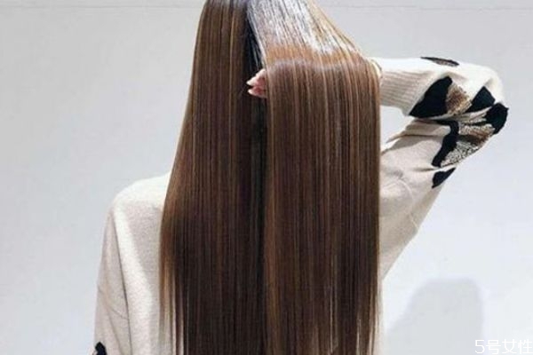 ?剛燙完頭發(fā)太蓬怎么辦 頭發(fā)燙完了太爆怎么辦 ?剛燙完頭發(fā)太蓬怎么辦 頭發(fā)燙完了太爆怎么辦