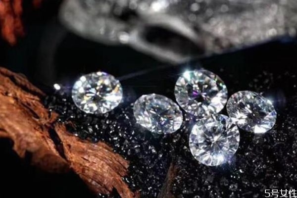 莫桑鉆怎么清洗保養(yǎng) 莫桑鉆可以用酒精擦嗎 莫桑鉆怎么清洗保養(yǎng) 莫桑鉆可以用酒精擦嗎