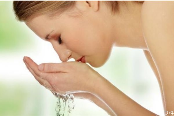 一個晚上不卸妝會怎么樣 晚上睡覺不卸妝會怎樣 一個晚上不卸妝會怎么樣 晚上睡覺不卸妝會怎樣