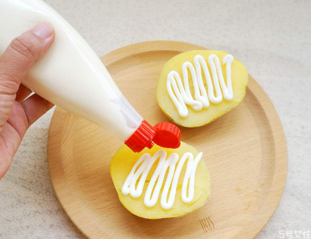 沙拉醬加熱后還能吃嗎 沙拉醬高溫會變質(zhì)嗎 沙拉醬加熱后還能吃嗎 沙拉醬高溫會變質(zhì)嗎