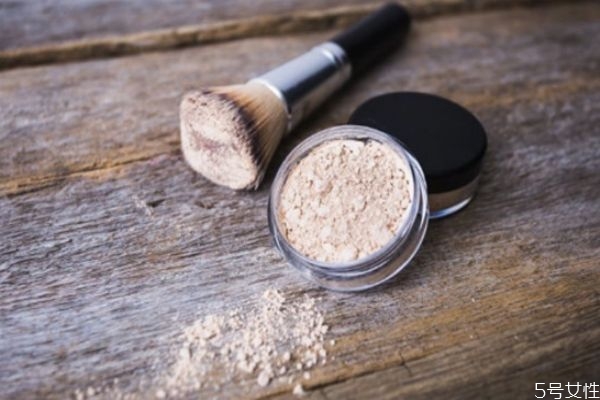 粉底液后幾分鐘用散粉 粉底液涂完立馬定妝嗎 粉底液后幾分鐘用散粉 粉底液涂完立馬定妝嗎