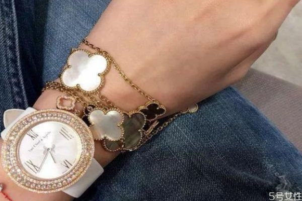 梵克雅寶四葉草手鏈價(jià)格 梵克雅寶四葉草手鏈真假辨別 梵克雅寶四葉草手鏈價(jià)格 梵克雅寶四葉草手鏈真假辨別