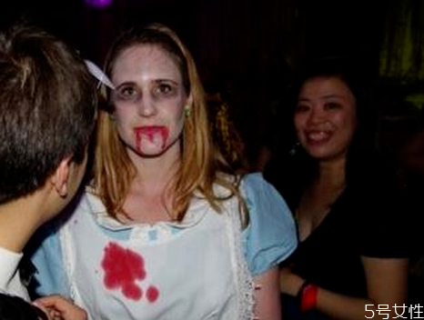 萬圣節(jié)怎么化妝 萬圣節(jié)簡(jiǎn)單好看妝容 萬圣節(jié)怎么化妝 萬圣節(jié)簡(jiǎn)單好看妝容