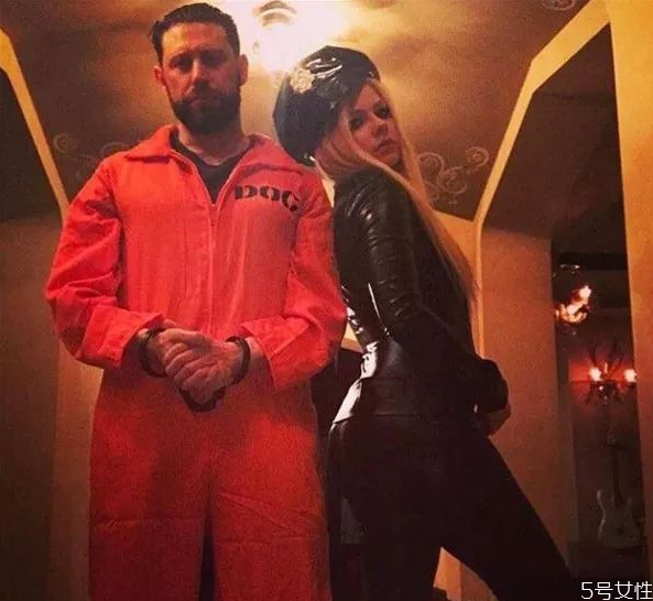 萬圣節(jié)怎么化妝 萬圣節(jié)簡(jiǎn)單好看妝容 萬圣節(jié)怎么化妝 萬圣節(jié)簡(jiǎn)單好看妝容