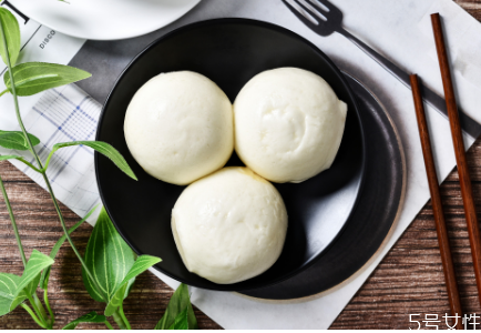 微波爐加熱饅頭需要幾分鐘 微波爐加熱饅頭怎么不會(huì)變硬 微波爐加熱饅頭需要幾分鐘 微波爐加熱饅頭怎么不會(huì)變硬