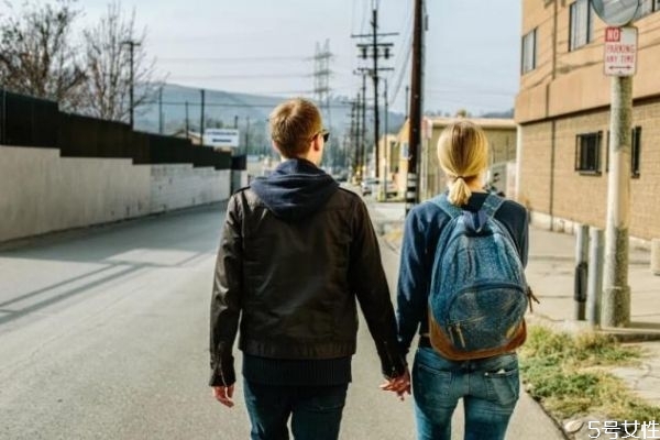 如何對(duì)付不給錢(qián)的老公 一談錢(qián)就跟你翻臉的男人 如何對(duì)付不給錢(qián)的老公 一談錢(qián)就跟你翻臉的男人