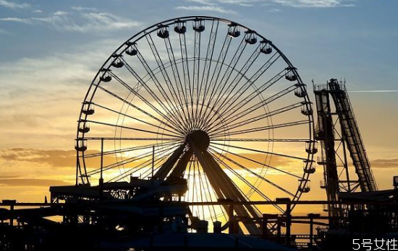 情侶圣誕節(jié)怎么過 最浪漫的圣誕約會地 情侶圣誕節(jié)怎么過 最浪漫的圣誕約會地