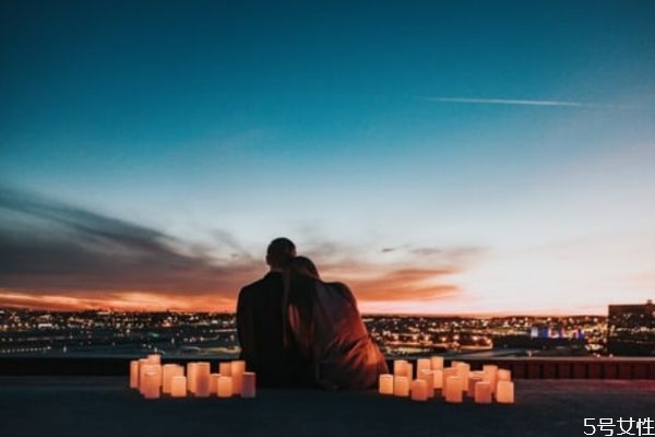 如何對(duì)付不給錢(qián)的老公 一談錢(qián)就跟你翻臉的男人 如何對(duì)付不給錢(qián)的老公 一談錢(qián)就跟你翻臉的男人