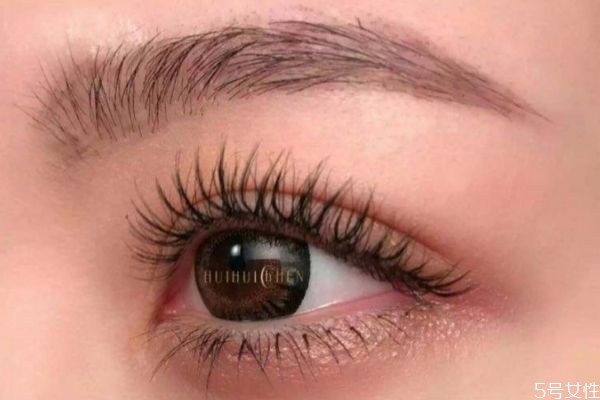 假睫毛會(huì)導(dǎo)致眼皮松嗎 假睫毛貼久了眼皮會(huì)松嗎