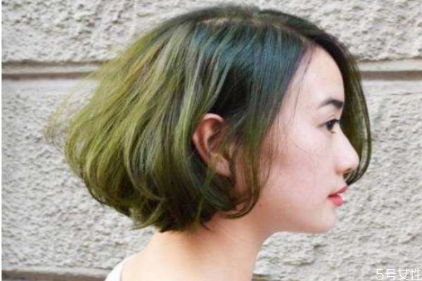 做悶青為什么發(fā)根會(huì)黃 染了悶青色不喜歡怎么辦 做悶青為什么發(fā)根會(huì)黃 染了悶青色不喜歡怎么辦