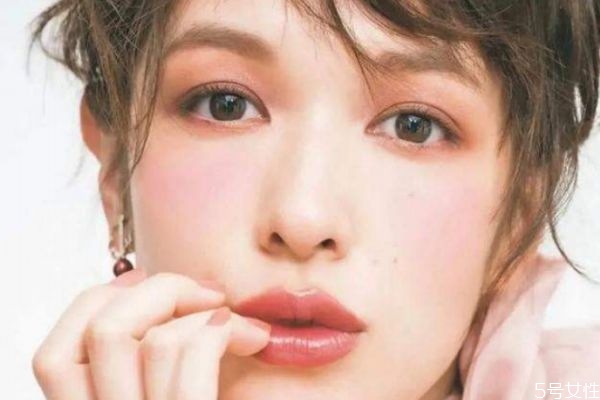 煙熏妝怎么畫(huà)才好看 單眼皮怎么畫(huà)煙熏妝好看 煙熏妝怎么畫(huà)才好看 單眼皮怎么畫(huà)煙熏妝好看