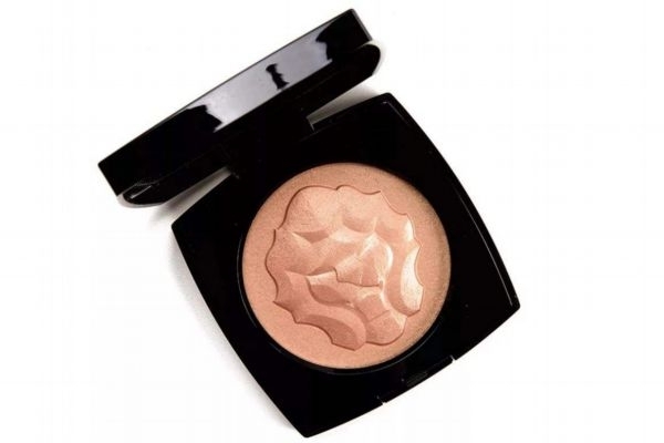 淡妝打高光會很夸張嗎 高光往哪里涂好看 淡妝打高光會很夸張嗎 高光往哪里涂好看