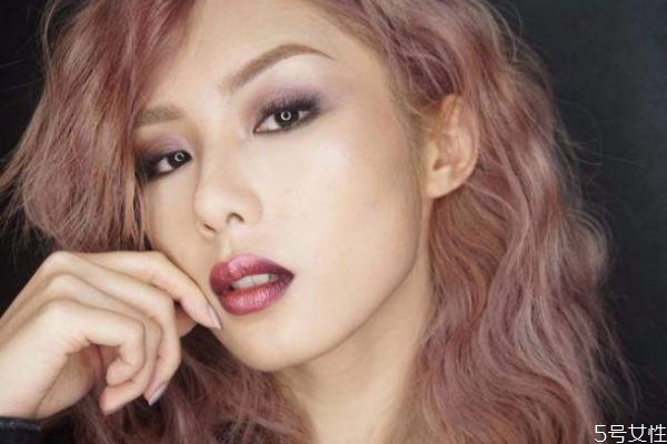 煙熏妝怎么畫(huà)才好看 單眼皮怎么畫(huà)煙熏妝好看 煙熏妝怎么畫(huà)才好看 單眼皮怎么畫(huà)煙熏妝好看