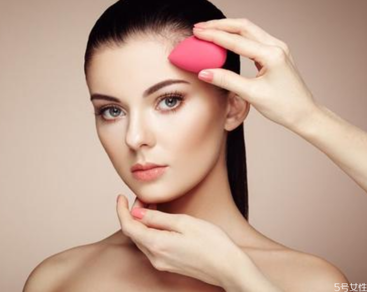 怎么挑選美妝蛋 美妝蛋氣孔越大越好嗎 怎么挑選美妝蛋 美妝蛋氣孔越大越好嗎
