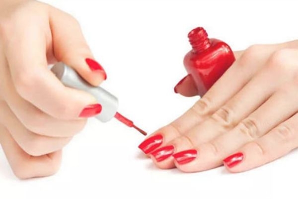 普通指甲油怎么速干 怎么才能讓指甲油快點干