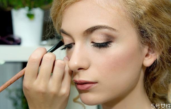 眉筆保質(zhì)期一般是多久 眉筆過(guò)期了還能用嗎 眉筆保質(zhì)期一般是多久 眉筆過(guò)期了還能用嗎