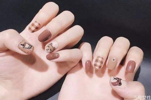 涂甲油膠的正確順序 沒(méi)有照燈怎么弄干甲油膠 涂甲油膠的正確順序 沒(méi)有照燈怎么弄干甲油膠