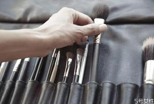 化妝刷有多少支 化妝刷要不要買(mǎi)一套