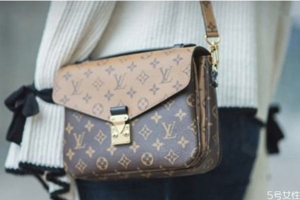 lv郵差包怎么打開 lv郵差包怎么打開扣上 lv郵差包怎么打開 lv郵差包怎么打開扣上