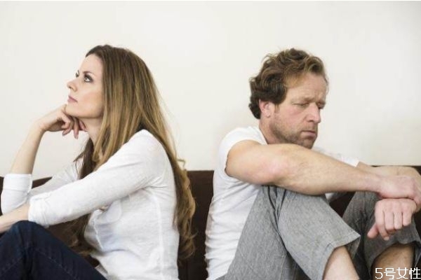 夫妻吵架冷戰(zhàn)怎么讓他主動(dòng)哄你 男人冷戰(zhàn)時(shí)能撐幾天 夫妻吵架冷戰(zhàn)怎么讓他主動(dòng)哄你 男人冷戰(zhàn)時(shí)能撐幾天