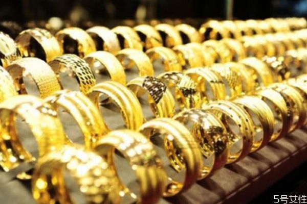 軟金和硬金有什么區(qū)別 黃金怎么保養(yǎng)常識 軟金和硬金有什么區(qū)別 黃金怎么保養(yǎng)常識