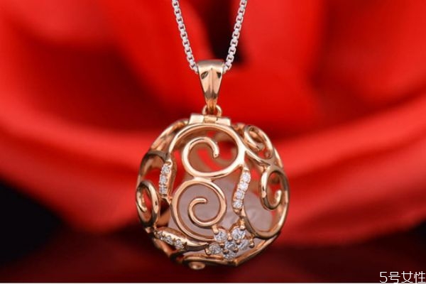 彩金項鏈變黑怎么洗 彩金項鏈保養(yǎng)法則