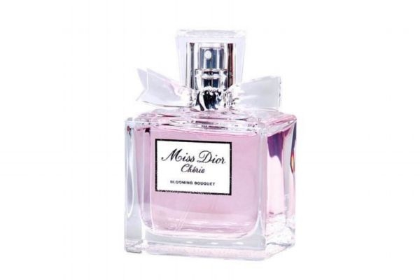 香水怎么噴不濃又好聞 噴香水一般噴幾下合適 香水怎么噴不濃又好聞 噴香水一般噴幾下合適