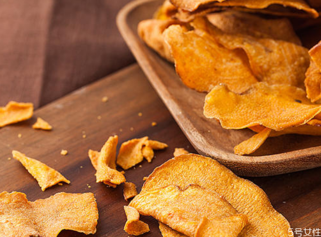 無(wú)油紅薯片怎么做好吃 烤箱怎么烤紅薯片 無(wú)油紅薯片怎么做好吃 烤箱怎么烤紅薯片
