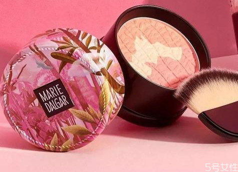 國產(chǎn)腮紅哪個(gè)牌子好用 貧民窟女孩必備腮紅 國產(chǎn)腮紅哪個(gè)牌子好用 貧民窟女孩必備腮紅